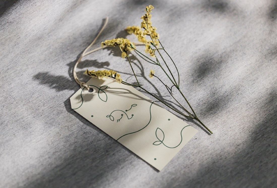 Anahata gift tag with dried flowers